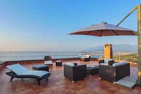 Romantic Rooftop Apartment with Pool&Terrace