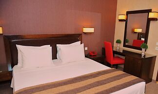 Avra Hotel