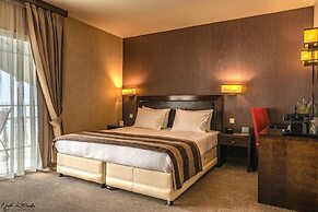 Avra Hotel