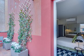 Otivm Hotel