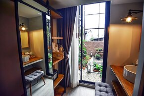 Family Tree Hotel