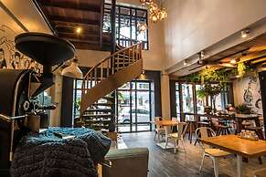 Family Tree Hotel