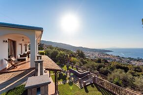 Luxury Villa with breathtaking Seaview, pool, BBQ