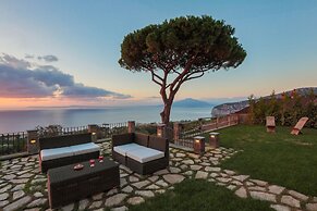 Luxury Villa with breathtaking Seaview, pool, BBQ