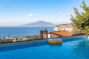 Luxury Villa with breathtaking Seaview, pool, BBQ