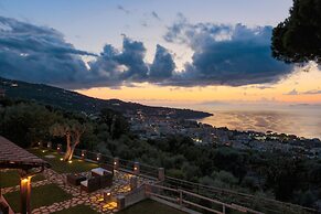 Luxury Villa with breathtaking Seaview, pool, BBQ