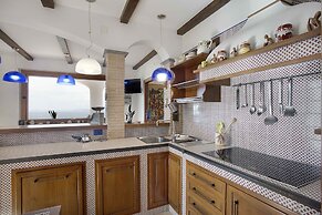 Luxury Villa with breathtaking Seaview, pool, BBQ