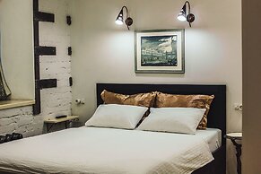 Brick Walls Hotel