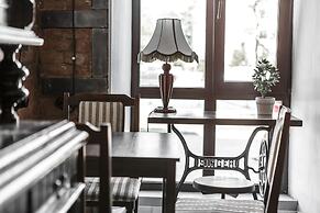 Brick Walls Hotel