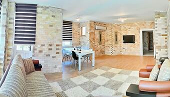 Arya Suites