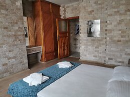 Arya Suites
