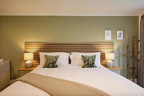Monarch House Serviced Apartments