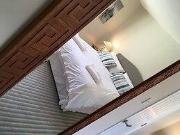 The Waterfront Inn