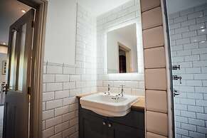 Farthings Hotel and Restaurant