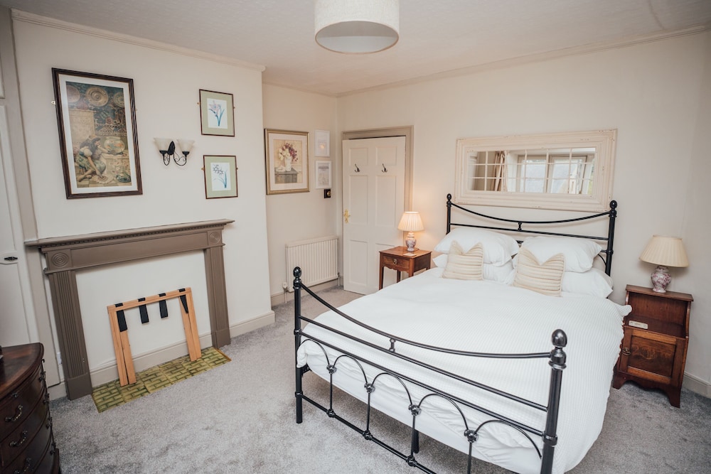 Farthings Hotel and Restaurant