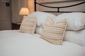 Farthings Hotel and Restaurant