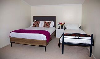 Surat Bay Lodge, Motel and Backpackers