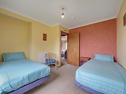 Surat Bay Lodge, Motel and Backpackers
