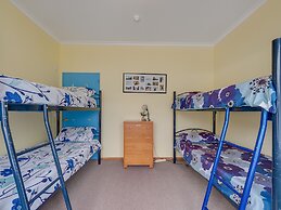 Surat Bay Lodge, Motel and Backpackers