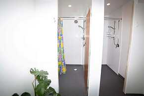 Surat Bay Lodge, Motel and Backpackers