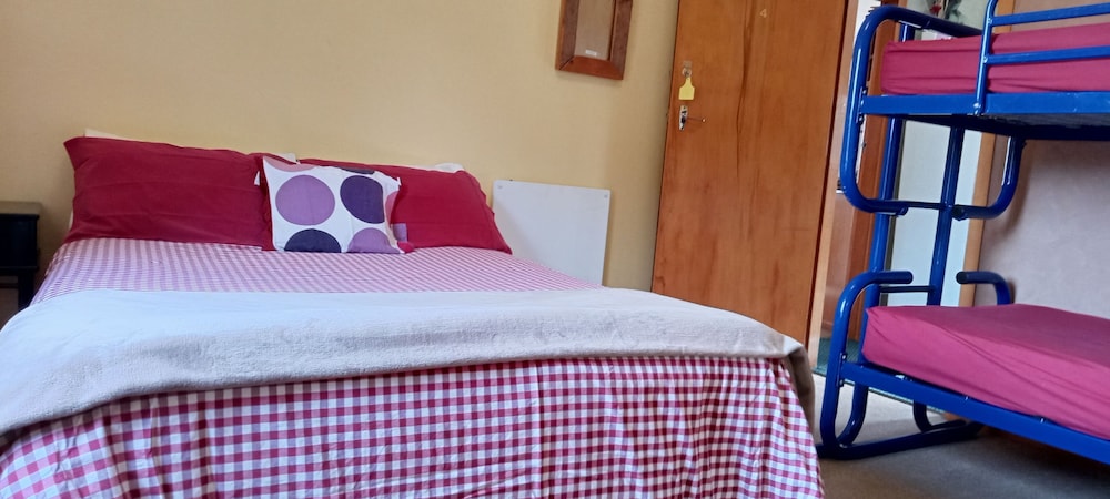 Surat Bay Lodge, Motel and Backpackers