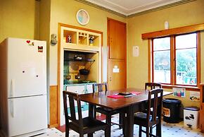 Surat Bay Lodge, Motel and Backpackers