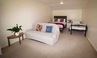 Surat Bay Lodge, Motel and Backpackers