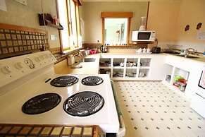Surat Bay Lodge, Motel and Backpackers