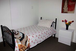 Surat Bay Lodge, Motel and Backpackers