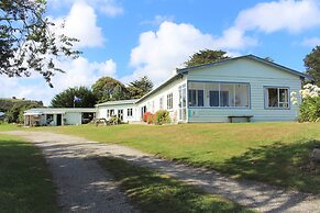 Surat Bay Lodge, Motel and Backpackers