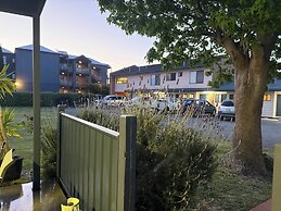 Lakeside Motel Waterfront