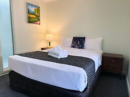 Lakeside Motel Waterfront