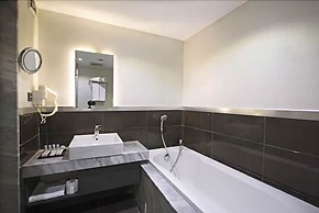 Akoni Hotel