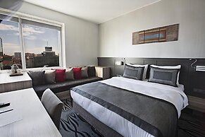 Akoni Hotel