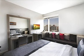 Akoni Hotel