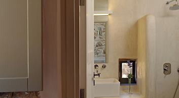 Themonies Luxury Suites