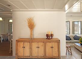 Themonies Luxury Suites