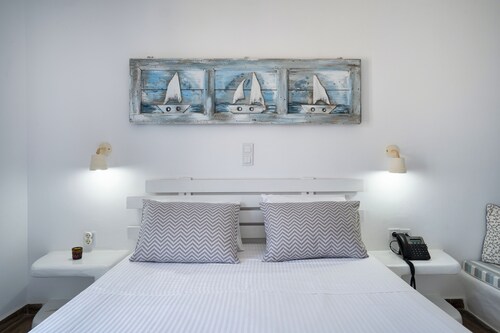 Iris Hotel