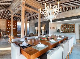 Villa Mannao by Villa Finder