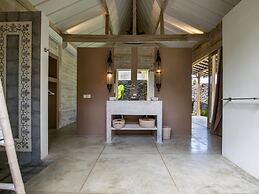 Villa Mannao by Villa Finder