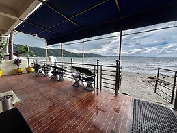 Mango's Beachfront Resort