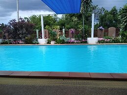 Peace Pool Resort