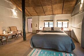 Tiger Tops Tharu Lodge