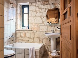 Diamond Suites