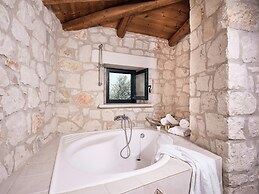Diamond Suites