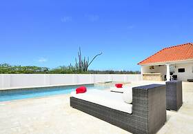 Jolie Villa
