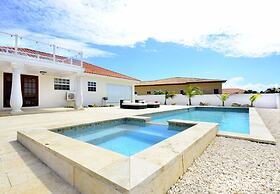 Jolie Villa