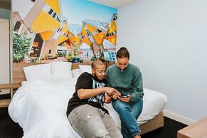 Rotterdam Teleport Hotel