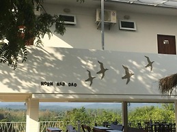 Norn Nab Dao RimPhu Resort