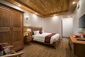 Golden Town Hotel